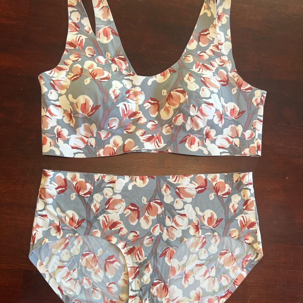 Knix LuxeLift Pullover Bra + Leakproof Period Panty